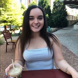 Meet your Posher, Holly